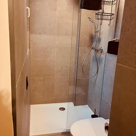 Christina's 1 Bed - Second Floor