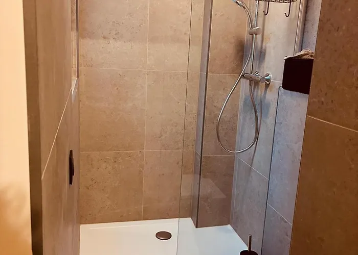 Christina's 1 Bed - Second Floor With Balcony