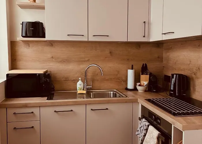 Christina's 1 Bed - Second Floor With Balcony *