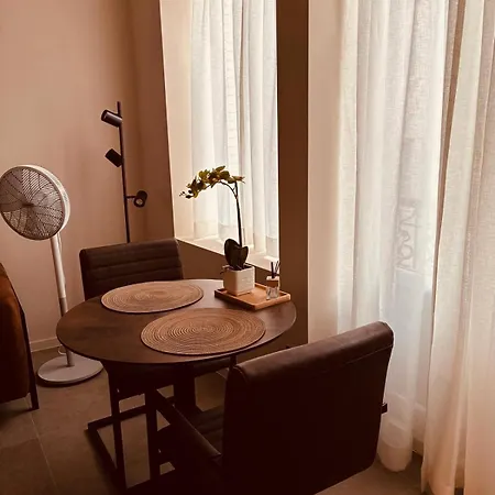 Christina's 1 Bed - Second Floor With Balcony Ostende