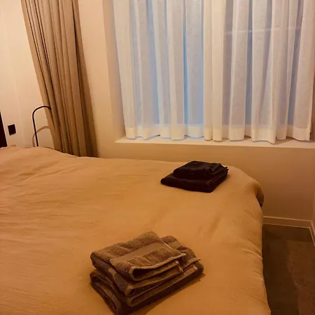 Christina's 1 Bed - Second Floor With Balcony *