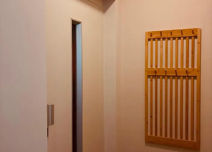 Christina's 1 Bed - Second Floor With Balcony Appartement *