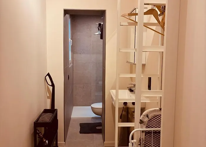 Christina's 1 Bed - Second Floor With Balcony Appartement *